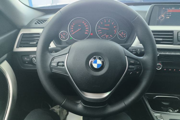 Used BMW 3 Series GT 2016 320i Fashion Model Steering Wheel
