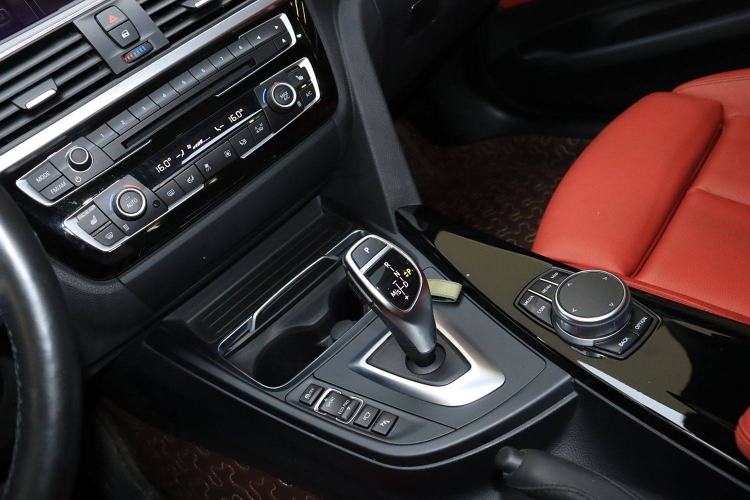 Used BMW 3 Series GT 2020 320i M Sport Night Edition Interior 11