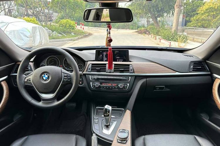 Used BMW 3 Series GT 2013 320i Sport Design Package Interior 1