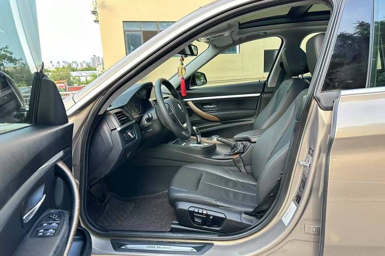 Used BMW 3 Series GT 2013 320i Sport Design Package Interior 4