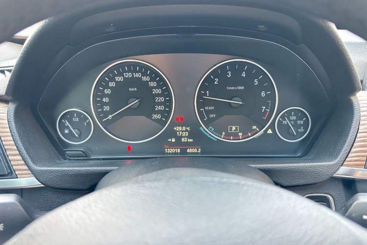 Used BMW 3 Series GT 2013 320i Sport Design Package Odometer Close Up