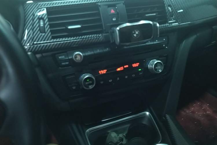 Used BMW 3 Series GT 2013 320i Leading Model Audio And AC Panel