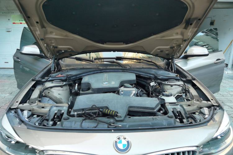Used BMW 3 Series GT 2013 320i Sport Design Package Engine Bay