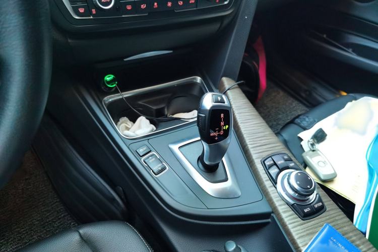 Used BMW 3 Series GT 2013 320i Sport Design Package Gear Lever