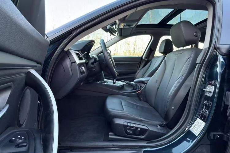 Used BMW 3 Series GT 2013 320i Leading Model Interior 2