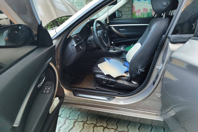 Used BMW 3 Series GT 2013 320i Sport Design Package Interior 3