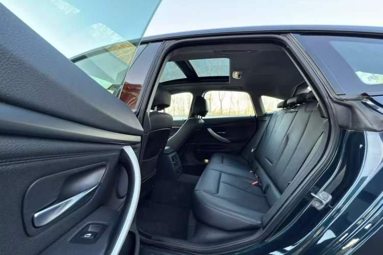 Used BMW 3 Series GT 2013 320i Leading Model Interior 4