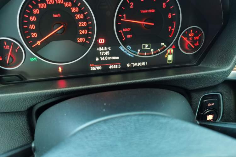 Used BMW 3 Series GT 2013 320i Sport Design Package Odometer Close Up