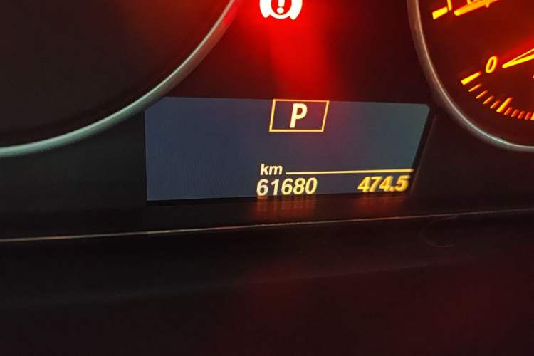 Used BMW 3 Series GT 2013 320i Leading Model Odometer Close Up