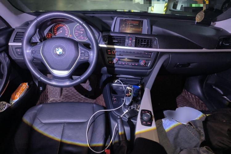 Used BMW 3 Series GT 2013 320i Leading Model Center Console