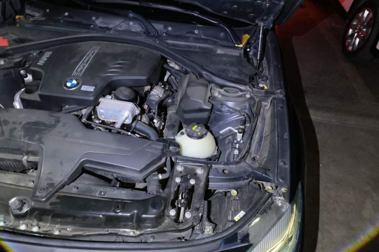 Used BMW 3 Series GT 2013 320i Leading Model Engine Bay Left