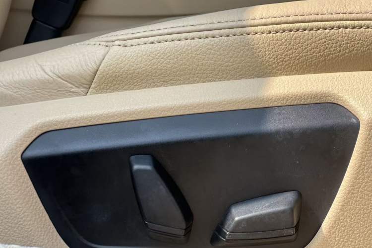 Used BMW 3 Series GT 2013 320i Leading Model Interior 8