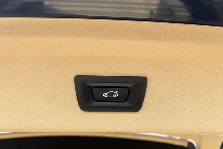 Used BMW 3 Series GT 2013 320i Leading Model Interior 9