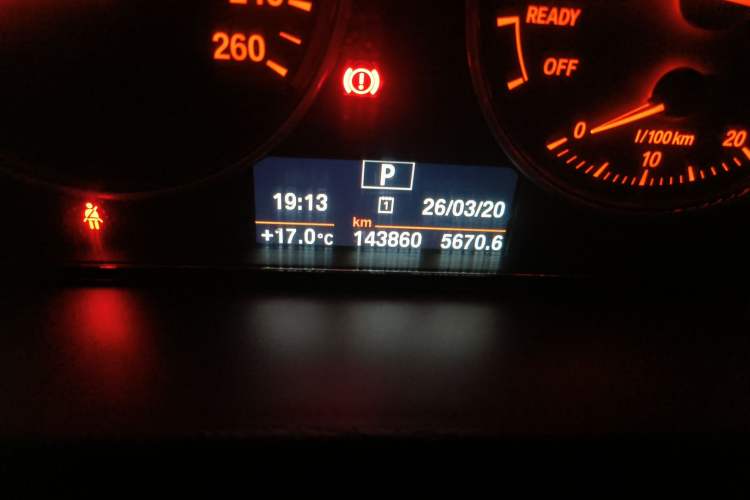 Used BMW 3 Series GT 2013 320i Leading Model Odometer Close Up
