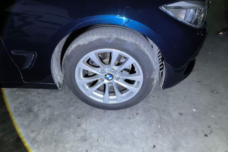 Used BMW 3 Series GT 2013 320i Leading Model Right Front Wheel Hub