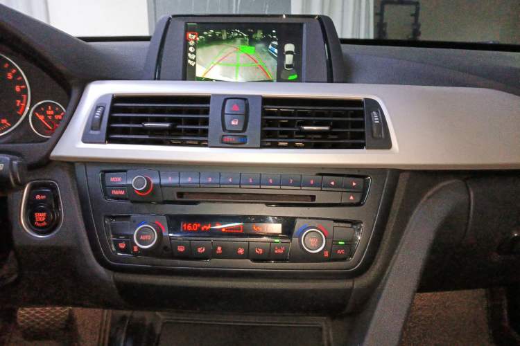 Used BMW 3 Series GT 2013 320i Leading Model Audio And AC Panel