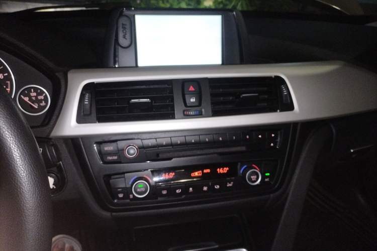 Used BMW 3 Series GT 2013 320i Leading Model Audio And AC Panel