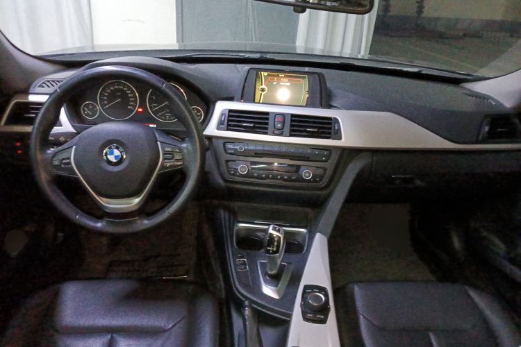 Used BMW 3 Series GT 2013 320i Leading Model Center Console