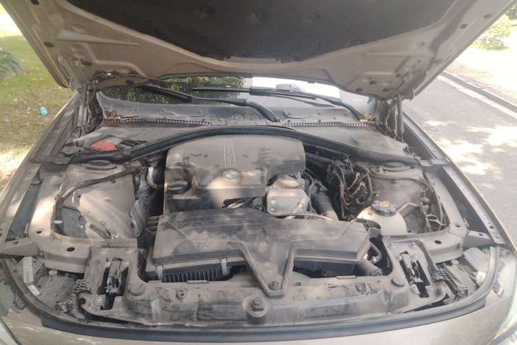 Used BMW 3 Series GT 2013 320i Leading Model Engine Bay