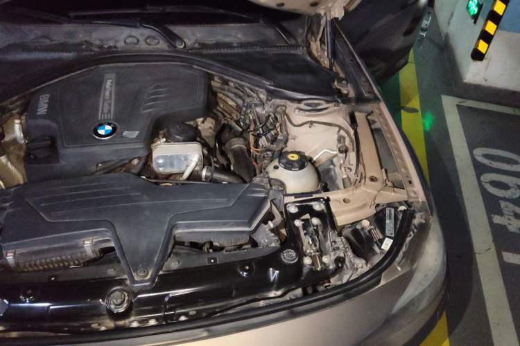 Used BMW 3 Series GT 2013 320i Sport Design Package Engine Bay Left