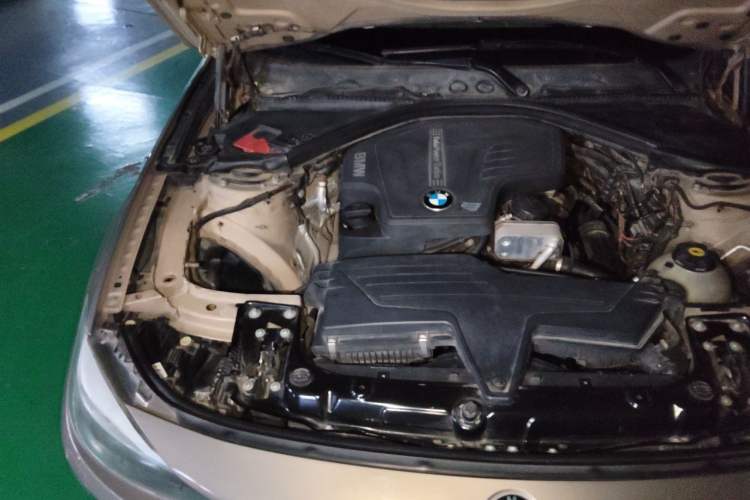 Used BMW 3 Series GT 2013 320i Sport Design Package Engine Bay Right