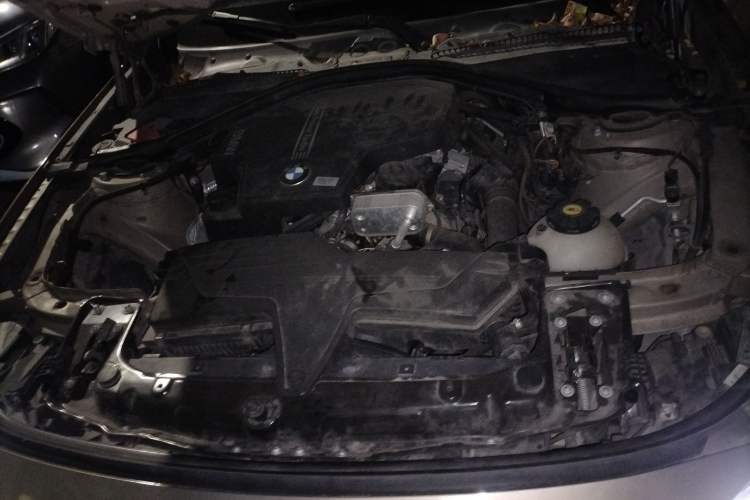 Used BMW 3 Series GT 2013 320i Leading Model Engine Bay