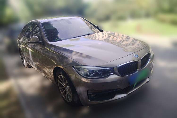 Used BMW 3 Series GT 2013 320i Leading Model Front Right 45 Deg