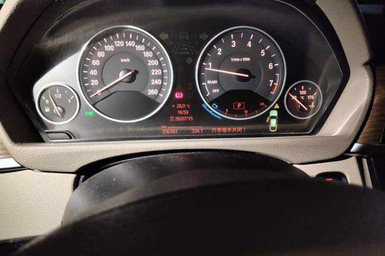 Used BMW 3 Series GT 2013 320i Sport Design Package Odometer Close Up