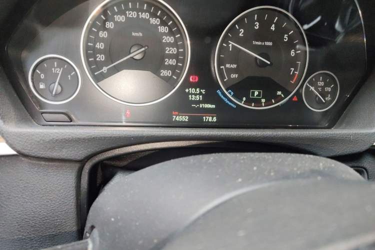 Used BMW 3 Series GT 2013 320i Sport Design Package Odometer Close Up