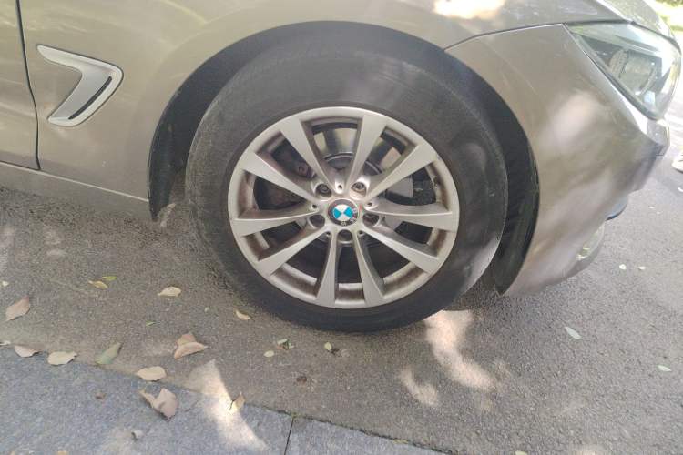 Used BMW 3 Series GT 2013 320i Leading Model Right Front Wheel Hub