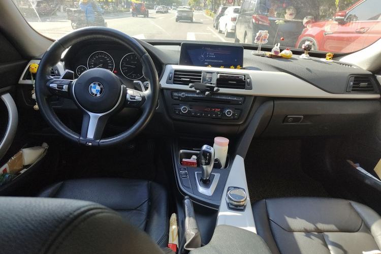Used BMW 3 Series GT 2013 320i Leading Model Center Console