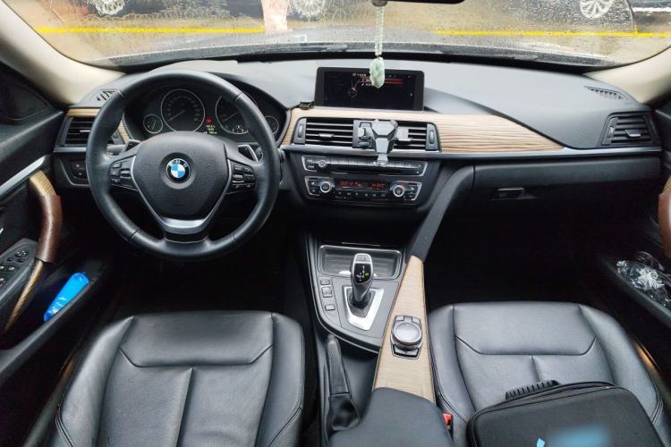 Used BMW 3 Series GT 2013 328i Sport Design Package Center Console
