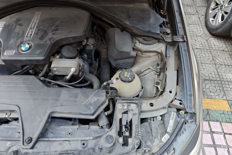 Used BMW 3 Series GT 2013 320i Sport Design Package Engine Bay Left