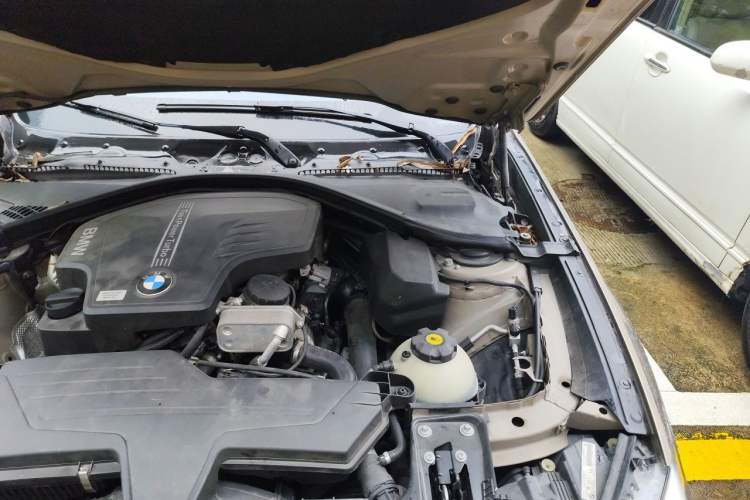 Used BMW 3 Series GT 2013 328i Sport Design Package Engine Bay Left