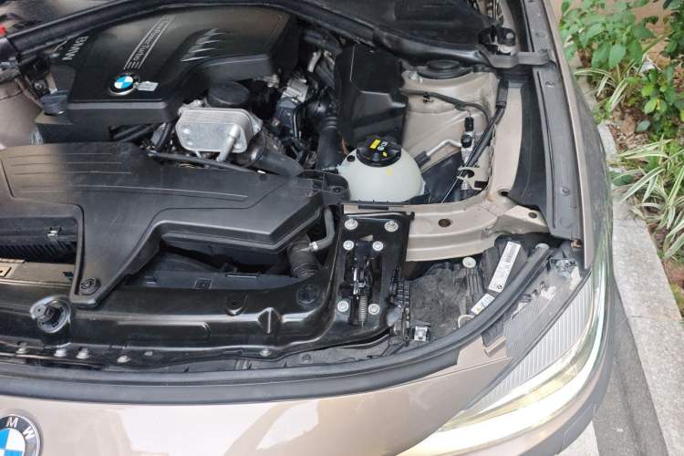 Used BMW 3 Series GT 2013 320i Sport Design Package Engine Bay Left