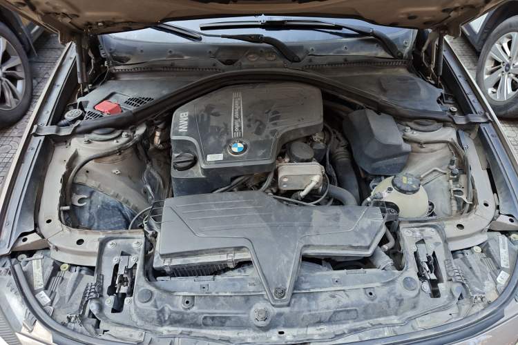 Used BMW 3 Series GT 2013 320i Sport Design Package Engine Bay