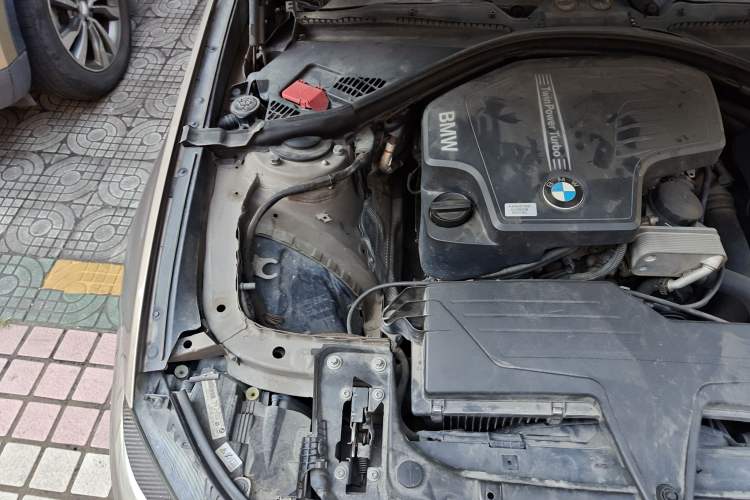 Used BMW 3 Series GT 2013 320i Sport Design Package Engine Bay Right