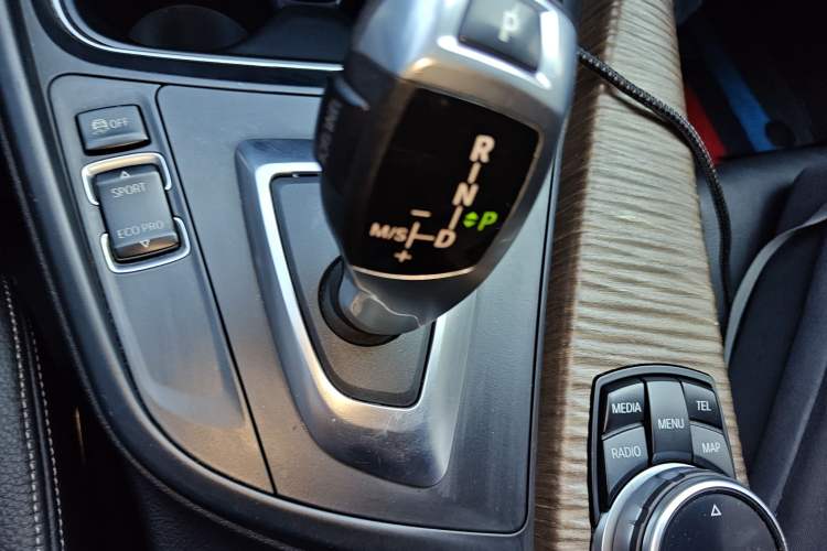 Used BMW 3 Series GT 2013 320i Sport Design Package Gear Lever