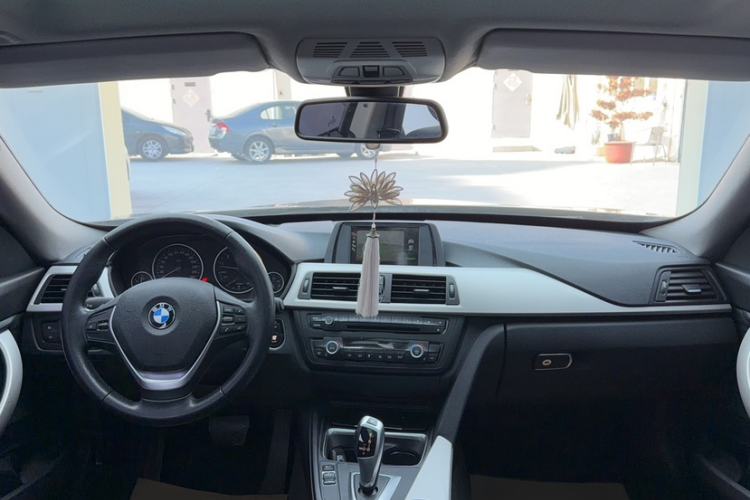 Used BMW 3 Series GT 2013 320i Leading Model Interior 1