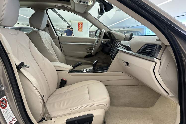 Used BMW 3 Series GT 2013 328i Sport Design Package Interior 10