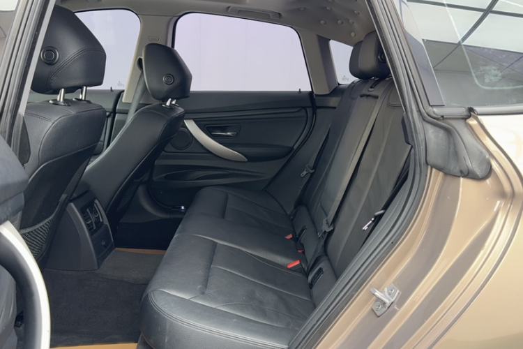 Used BMW 3 Series GT 2013 320i Leading Model Interior 2