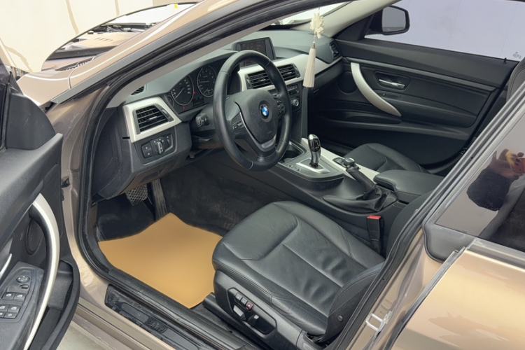 Used BMW 3 Series GT 2013 320i Leading Model Interior 4
