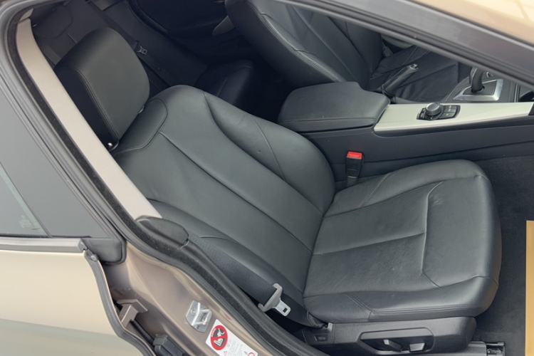 Used BMW 3 Series GT 2013 320i Leading Model Interior 5