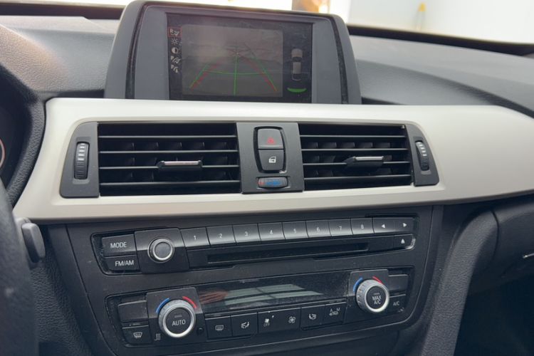 Used BMW 3 Series GT 2013 320i Leading Model Interior 6