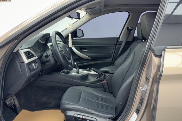 Used BMW 3 Series GT 2013 320i Leading Model Interior 7