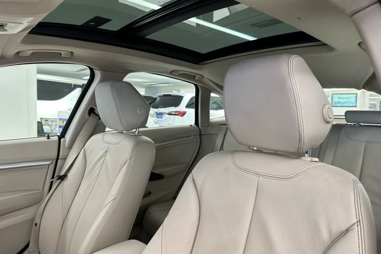 Used BMW 3 Series GT 2013 328i Sport Design Package Interior 9