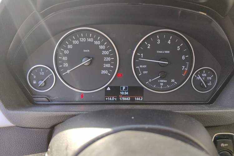 Used BMW 3 Series GT 2013 320i Leading Model Odometer Close Up