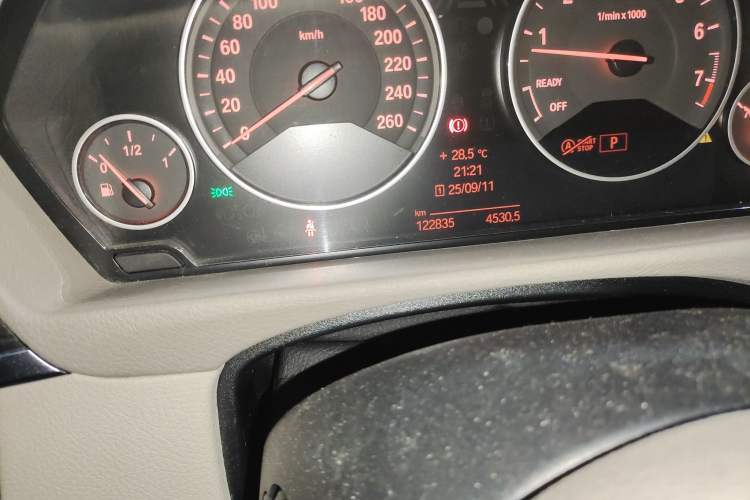 Used BMW 3 Series GT 2013 328i Sport Design Package Odometer Close Up