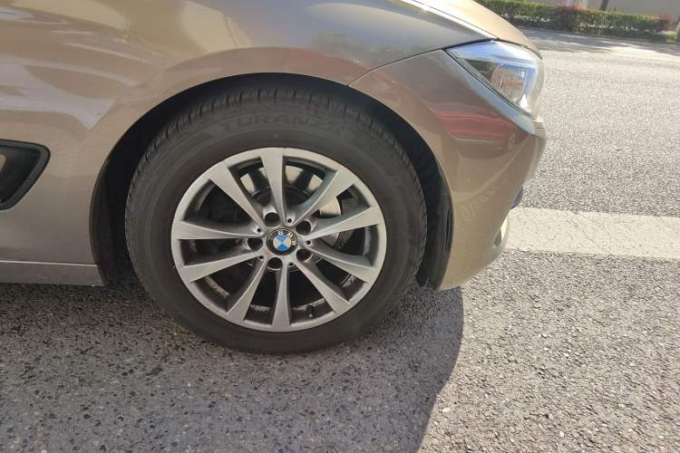 Used BMW 3 Series GT 2013 320i Leading Model Right Front Wheel Hub
