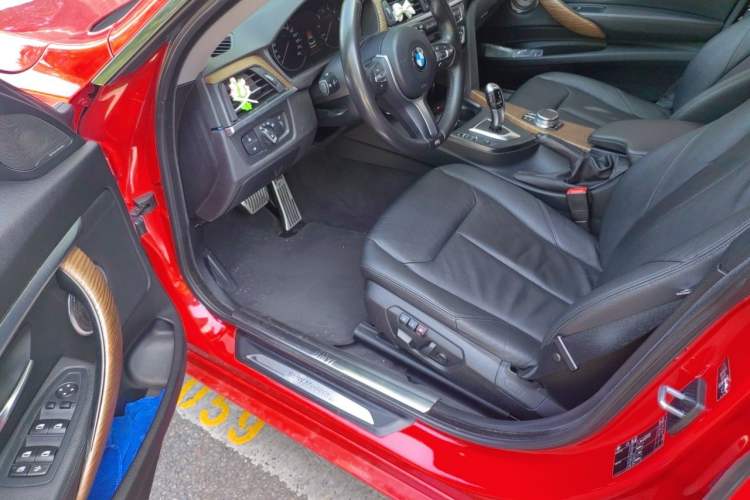 Used BMW 3 Series GT 2013 320i Sport Design Package Driver Seat